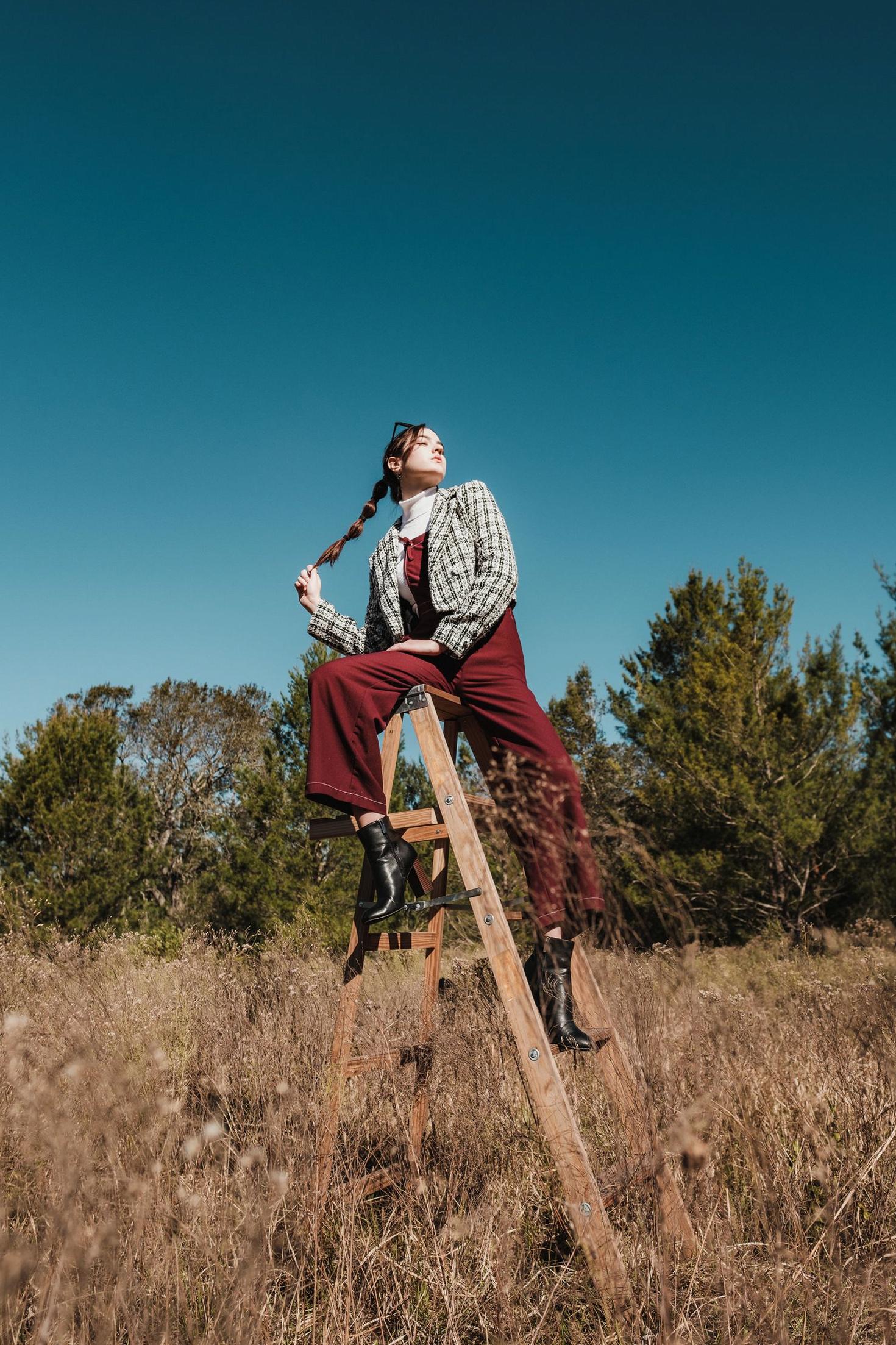 Lifestyle shot: Outdoor elegance